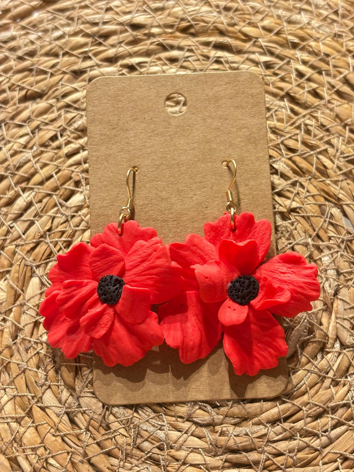 Boucles d’oreilles rouges fabriquées à la main